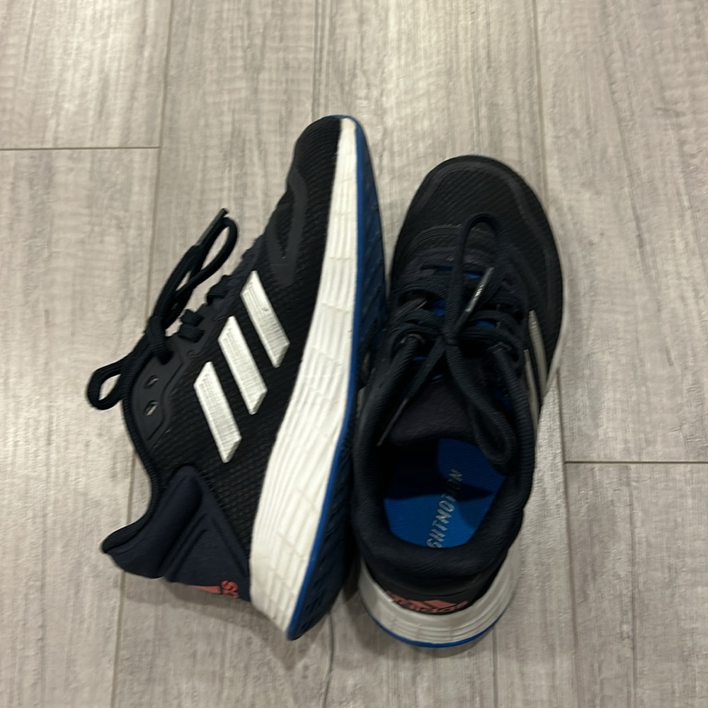 US 13 kids shoes - Excellent condition